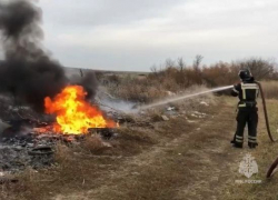 В ДНР МЧС потушили полтора гектара сухой травы и мусора