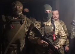 Матрешки и письма от соотечественников передала немецкий волонтер бойцам Сомали