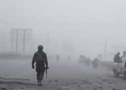 Колонна ВС РФ из сотен бойцов зашла в Красноармейск под плотным туманом, видео