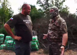 Штурмовикам ДНР передали помощь активисты Народного фронта