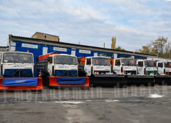 Для чистки дорог от снега в Донецке подготовили 90 машин