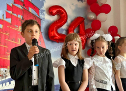 Последние звонки в Донецке прошли для 2837 выпускников 