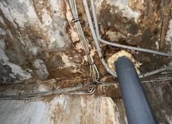 Дома Донецка и Макеевки заливает говном, текут крыши, обваливаются потолки