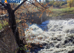Власти молчат: сброс воды из Тепличного пруда в Донецке вызывает вопросы
