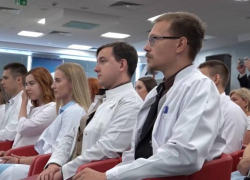 Лучших выпускников медицинского университета наградил Глава ДНР