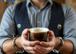 Житель Докучаевска в ДНР взломал кофейный автомат на 200 рублей и попался