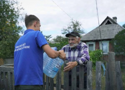 Волонтеры доставили более двух тонн питьевой воды жителям Селидово, ДНР