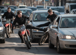 Малолетняя ОПГ питбайкеров терроризирует Харцызск