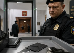 В Макеевке мужчина пронёс в суд карту-нож и получил штраф