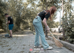 Активисты Народной Дружины провели уборку на территории центра уличного баскетбола
