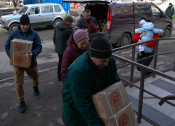 Протянули руку помощи: медикам одного из самых разрушенных районов Мариуполя доставили продукты и средства личной гигиены
