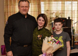 Награжденную орденом «За воинскую доблесть» дончанку Маргариту поздравили с наступающим 8 Марта