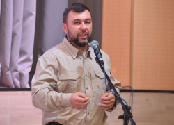 В плохом качестве связи в ДНР виноваты продолжающиеся боевые действия, заявил Денис Пушилин