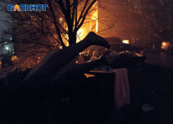 Торчащие из мусора женские ноги напугали жителей Калининского района Донецка