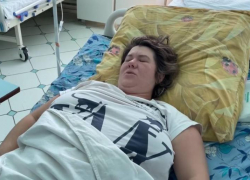 «Должна была поехать на море с двумя детьми, но случилась трагедия»: дончанка потеряла ногу при обстреле «Петровки»