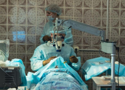В ДНР пока нет такого оборудования: якутские медики прооперировали глаза пациента из Кировского