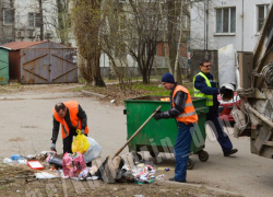 Мэр Донецка объяснил, почему в городе вовремя не вывозится мусор