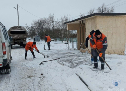 В ДНР продолжают бороться со снежными сугробами