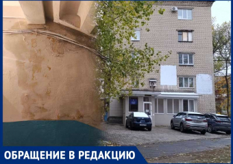 «Людей нет, а вы терпите»: фекалии годами разрушают дом 59 по ул. Щорса в Донецке