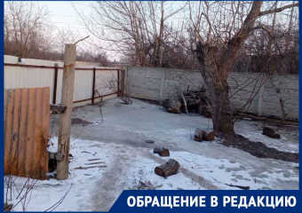 Каток бесплатный, воздух в кранах – нет: в Макеевке вода годами заливает дом по улице Садовой