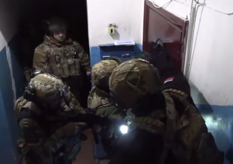 В Донецке жестко задержали воров, снявших колеса с авто известного блогера 