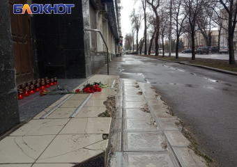 В Донецке почтили память жертв удара украинской ракетой «Точка У» по Университетской