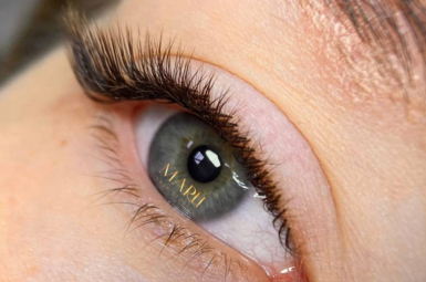 Наращивание ресниц, моделирование бровей в студии «MARU»