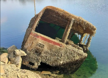 Тайны СССР: на дне иссушенного Монаховского карьера в ДНР обнаружен остов автобуса