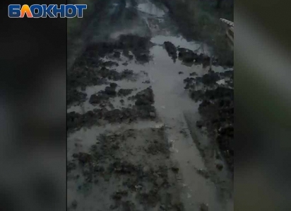 В Горловке «Вода Донбасса» отремонтировала трубу чопиками и ее тут же снова прорвало