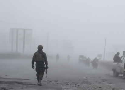 Колонна ВС РФ из сотен бойцов зашла в Красноармейск под плотным туманом, видео