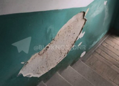 В Донецке крыша многоэтажки 3 года течёт и затапливает квартиры, чиновники молчат