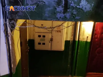 Ливень хлынул в подъезды пятиэтажки в Зугрэсе после капремонта за 33 миллиона