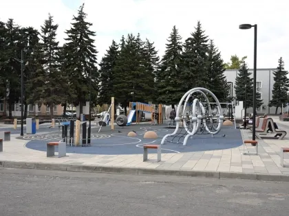 Центральную площадь в Снежном завершают, горожане выбрали название 