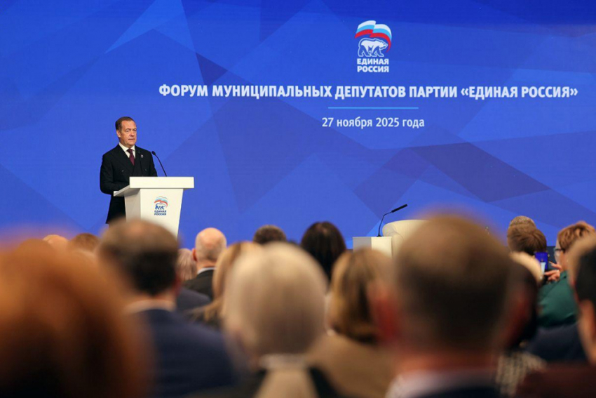 Дмитрий Медведев подчеркнул особую ответственность работы муниципальных депутатов 