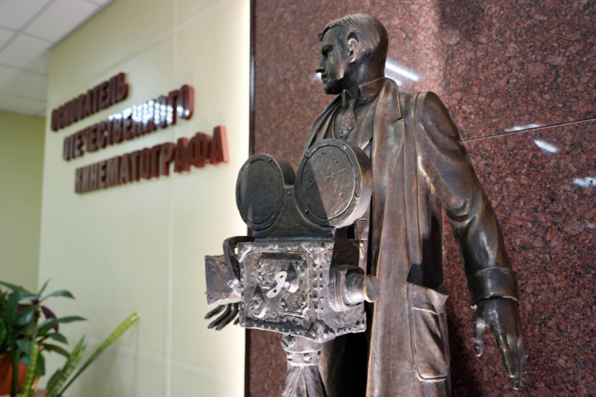 Зураб Церетели сотворил памятник Александру Ханджонкову, открытие которого состоялось в колледже Шахтёрска