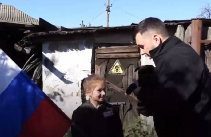Владимир Путин узнал о юной Маше из Макеевки, приветствующей самолеты Архангелов, и поручил передать ей подарок