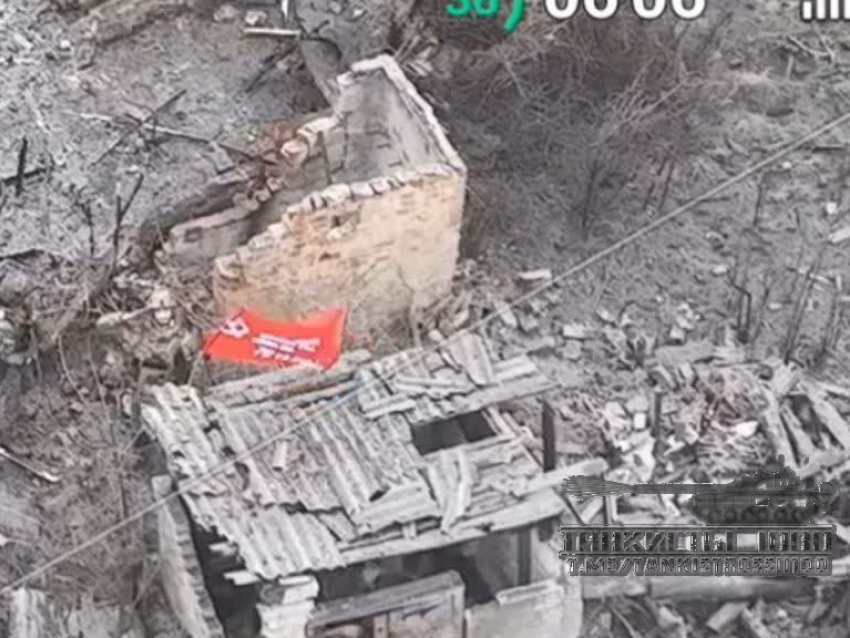 Знамя Победы установили военнослужащие ВС РФ на крайней точке Марьинки ДНР: ВСУ отодвинуты