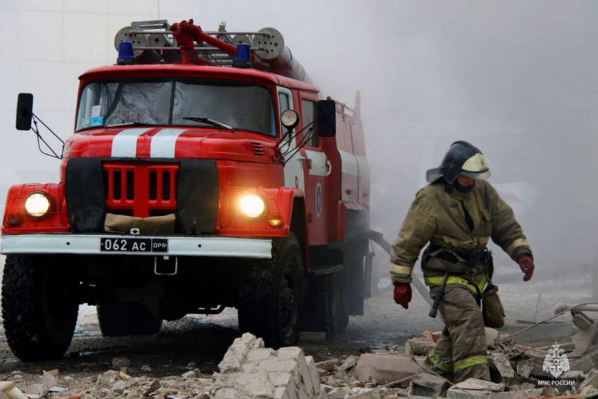 В Юнокоммунаровске ДНР спасатели ликвидировали пожар в частном доме