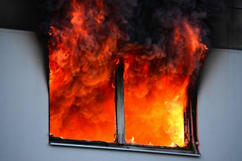 Мать и 12-летний сын почти погибли в дыму на пожаре в Макеевке