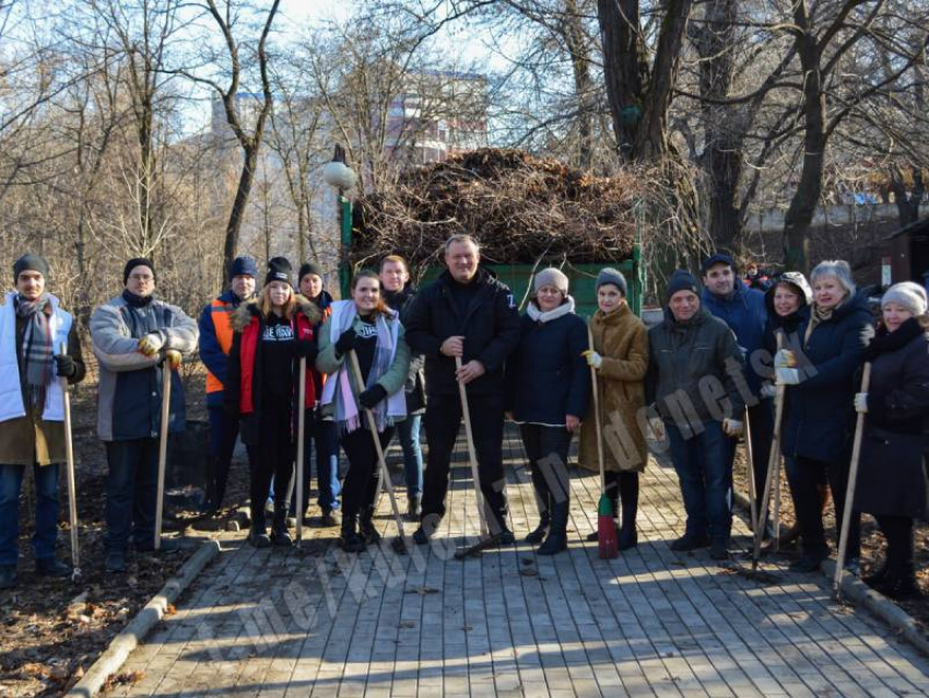 Жители Донецка провели очередной субботник в рамках акции «Чистый четверг»