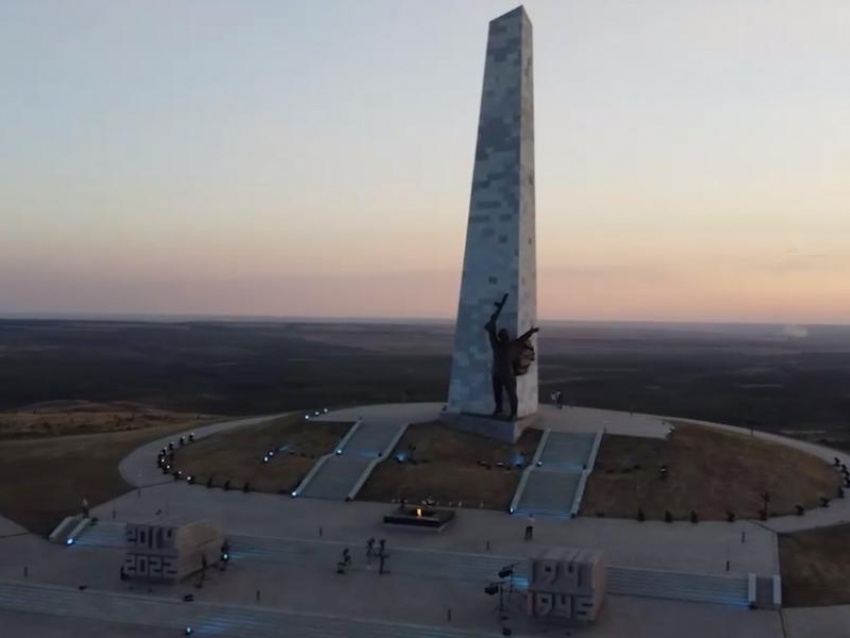 Новые мемориалы в память о Защитниках Родины на Саур-Могиле торжественно открыты к 80-й годовщине освобождения Донбасса 