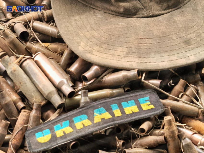 ВСУ бегут из Красноармейска, переодеваясь в женскую одежду