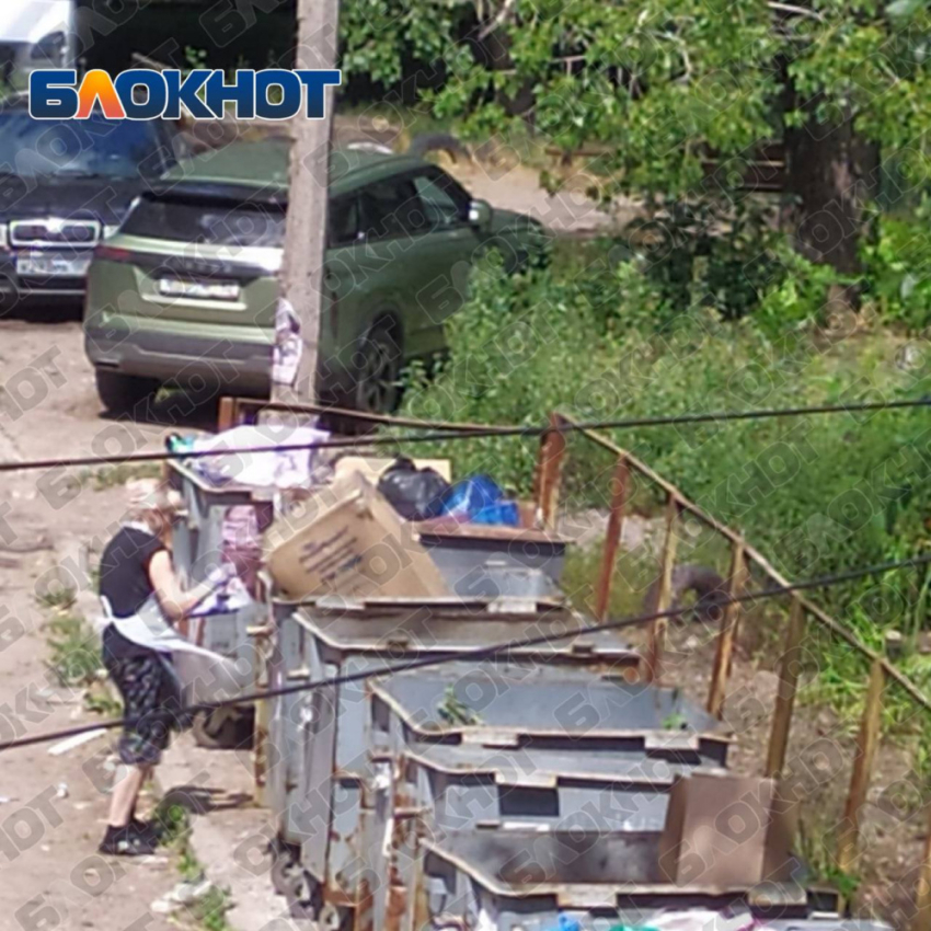 «Эта песня хороша»: жители Бирюзова в Донецке снова жалуются на мусорные баки у дома