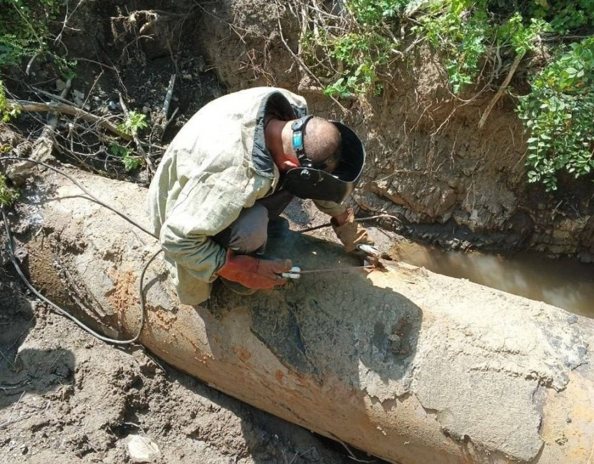 За минувшую неделю в Енакиево прочистили 860 метров канализационных сетей