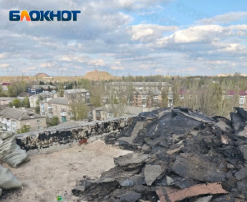 В Макеевке квартиры залило после первого же ливня из-за рабочих, которые разобрали крышу