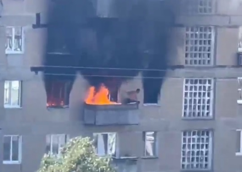 Двое мужчин выпрыгнули с балкона, спасаясь от пожара в Донецке