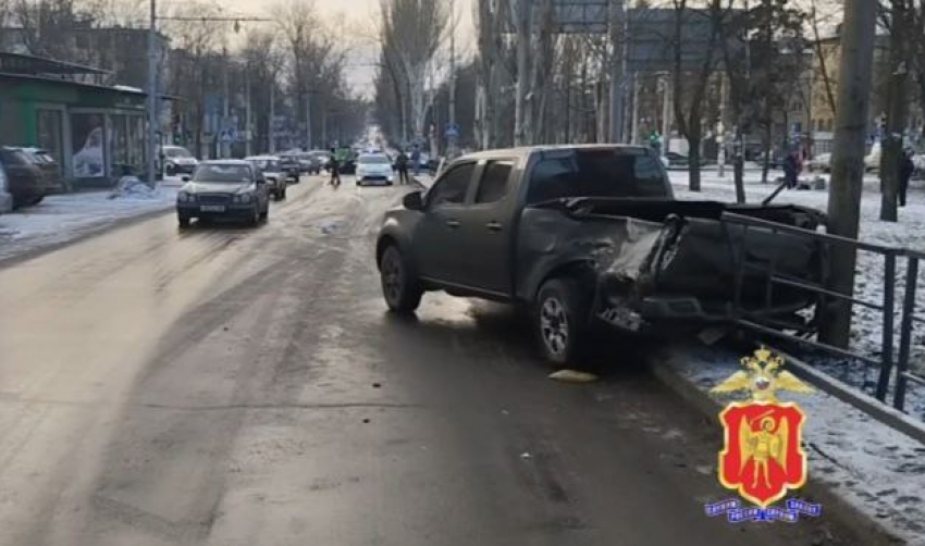 В Донецке пикап насмерть сбил двух пешеходов на тротуаре
