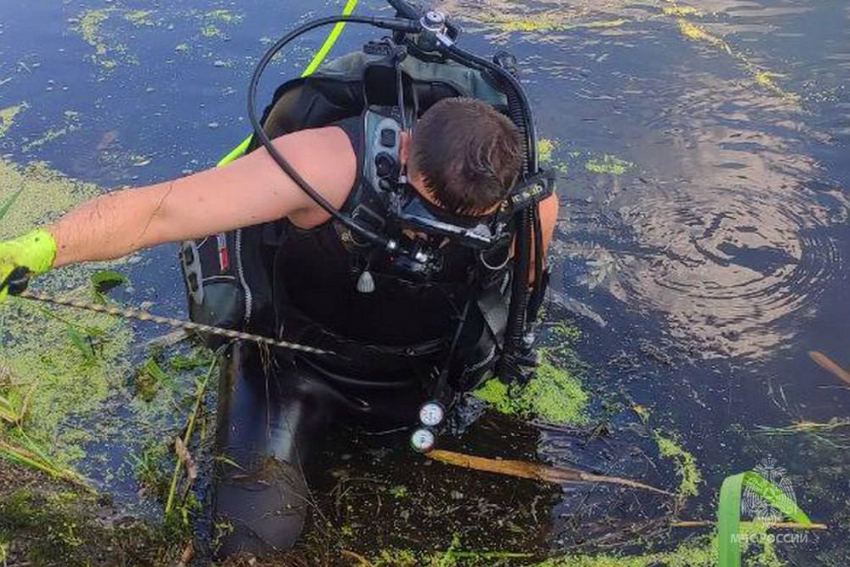 Тело мужчины достали водолазы в 30 метрах от берега под Мариуполем