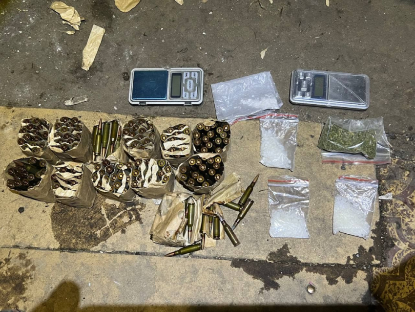 Житель Макеевки хранил у себя наркотики и 357 патронов