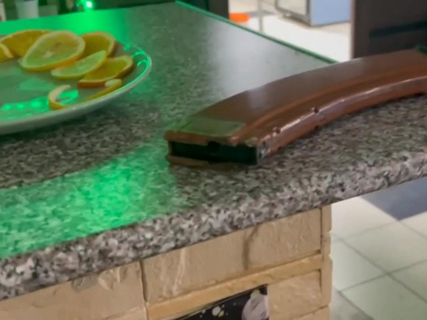 Перепивший мужик подорвал гранату и открыл автоматный огонь в кафе Мариуполя